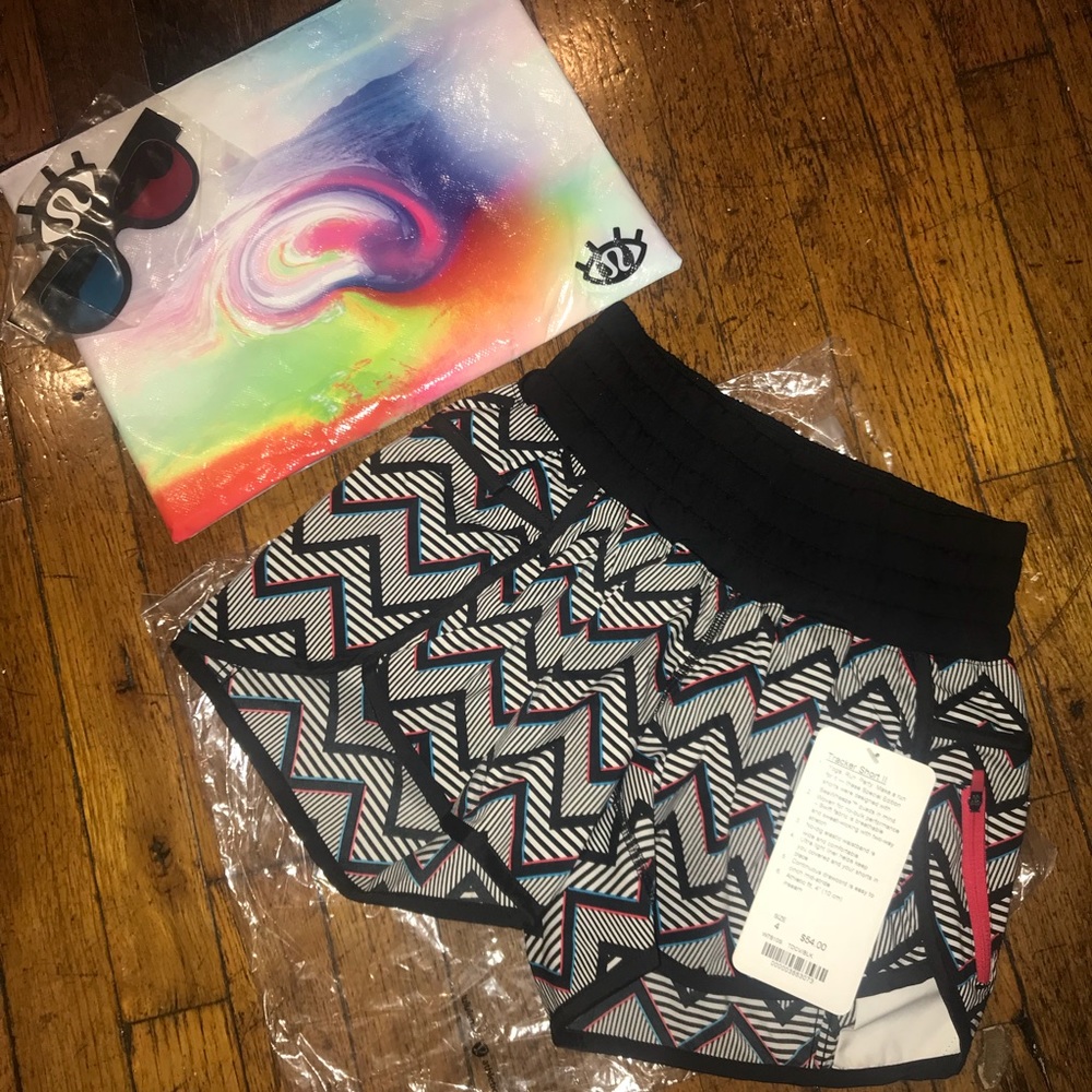 RARE NWT Lululemon *3D!* Seawheeze Tracker Shorts with Pouch and 3D Glasses Sz 4